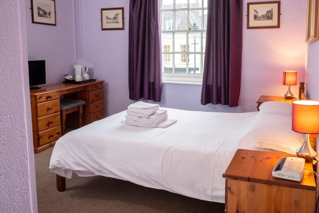 The Crown Hotel Alton  Esterno foto